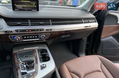 Внедорожник / Кроссовер Audi Q7 2015 в 