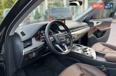 Внедорожник / Кроссовер Audi Q7 2015 в 