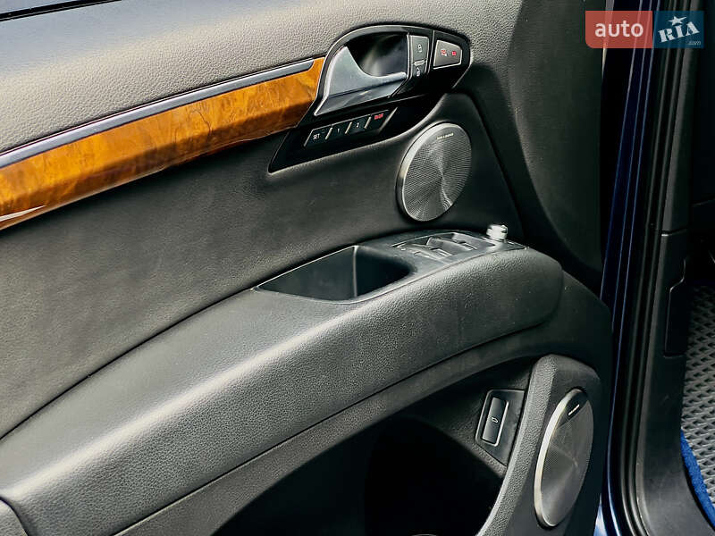 Позашляховик / Кросовер Audi Q7 2010 в Миколаєві