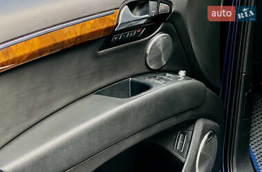 Внедорожник / Кроссовер Audi Q7 2010 в 