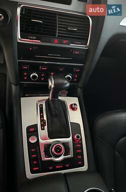 Позашляховик / Кросовер Audi Q7 2015 в 