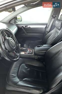 Позашляховик / Кросовер Audi Q7 2015 в 