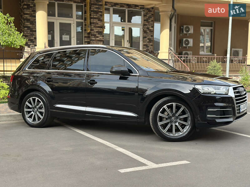 Позашляховик / Кросовер Audi Q7 2016 в Києві