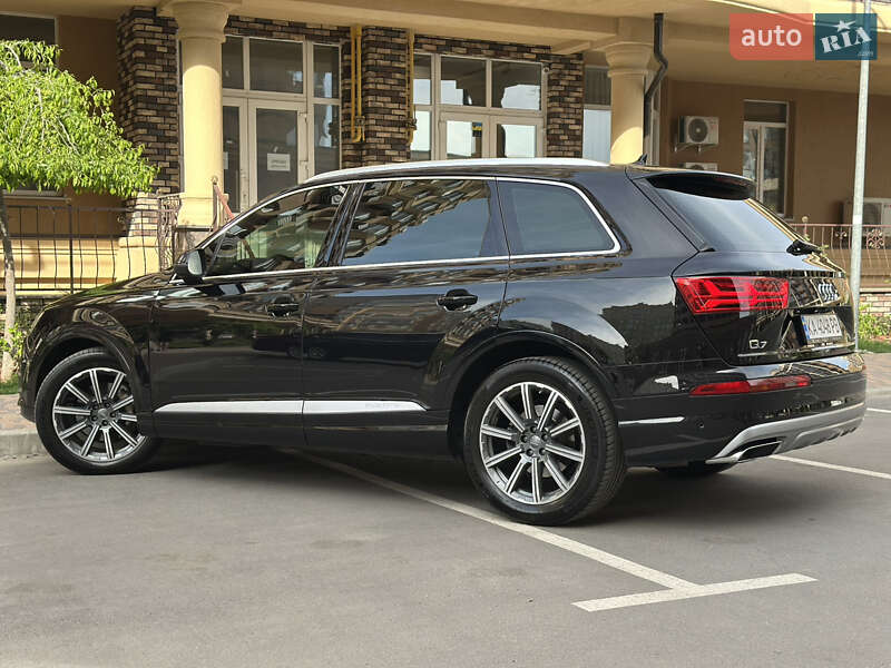 Позашляховик / Кросовер Audi Q7 2016 в Києві