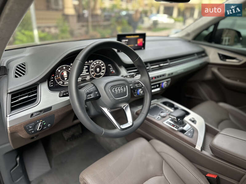Позашляховик / Кросовер Audi Q7 2016 в Києві