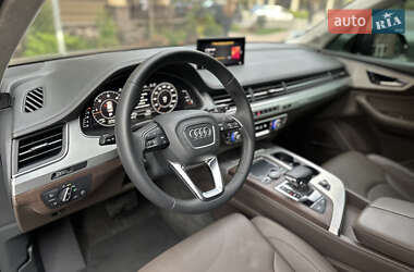 Внедорожник / Кроссовер Audi Q7 2016 в 