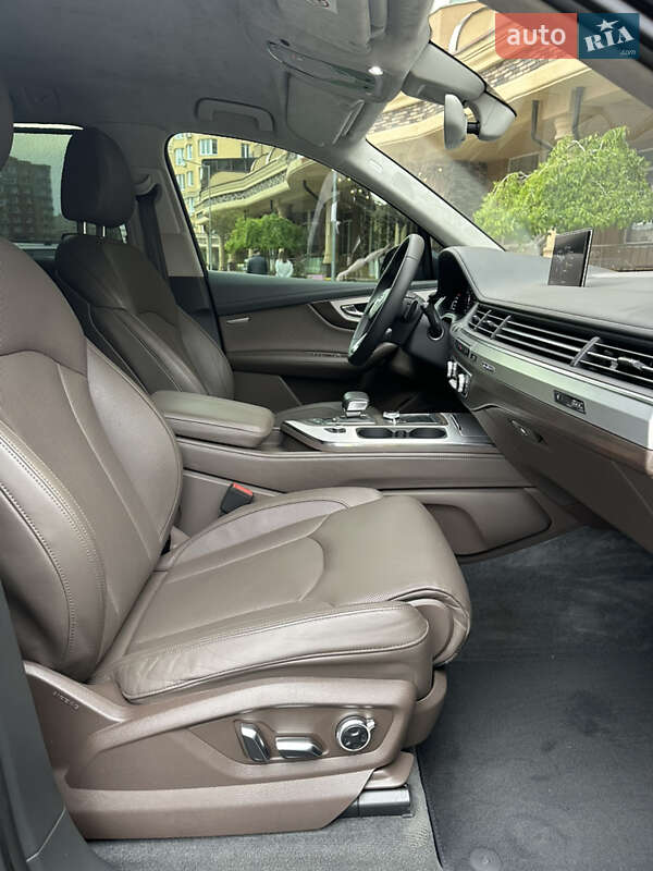 Позашляховик / Кросовер Audi Q7 2016 в Києві