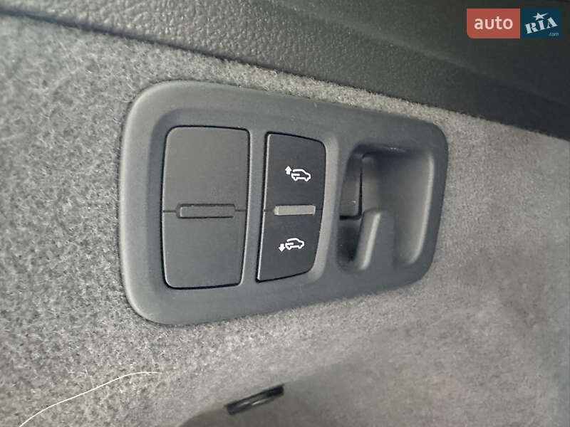 Позашляховик / Кросовер Audi Q7 2016 в Києві