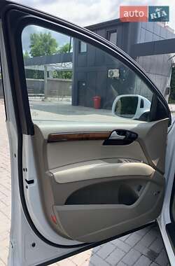Внедорожник / Кроссовер Audi Q7 2015 в 