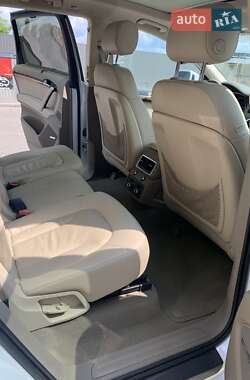 Внедорожник / Кроссовер Audi Q7 2015 в 