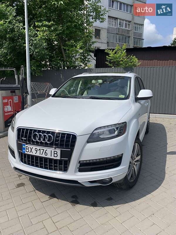 Внедорожник / Кроссовер Audi Q7 2015 в 