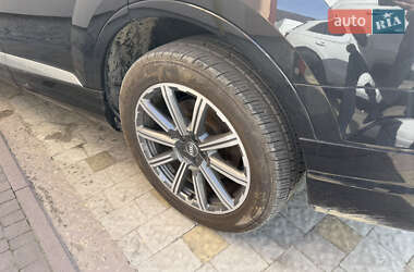 Позашляховик / Кросовер Audi Q7 2016 в 