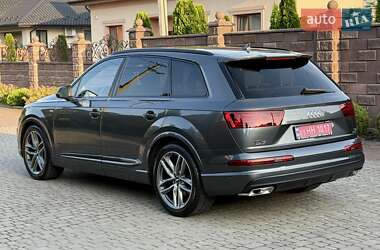 Внедорожник / Кроссовер Audi Q7 2017 в 