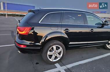 Позашляховик / Кросовер Audi Q7 2013 в 
