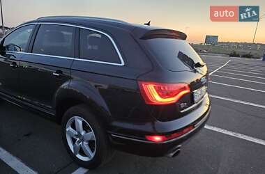 Позашляховик / Кросовер Audi Q7 2013 в 