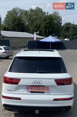 Позашляховик / Кросовер Audi Q7 2017 в 