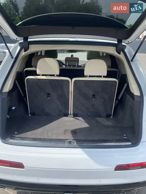 Внедорожник / Кроссовер Audi Q7 2017 в 