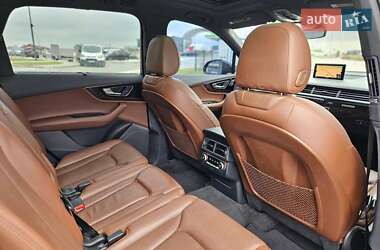 Внедорожник / Кроссовер Audi Q7 2016 в 