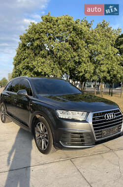 Внедорожник / Кроссовер Audi Q7 2016 в 