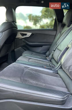 Внедорожник / Кроссовер Audi Q7 2016 в 