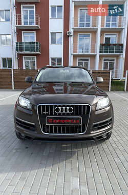 Внедорожник / Кроссовер Audi Q7 2013 в 
