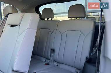 Внедорожник / Кроссовер Audi Q7 2022 в 