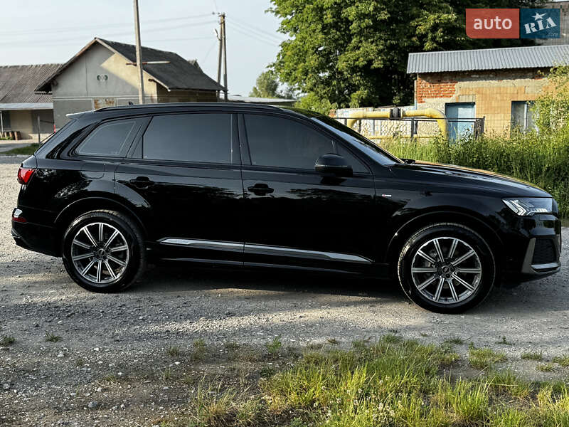 Позашляховик / Кросовер Audi Q7 2021 в Тернополі