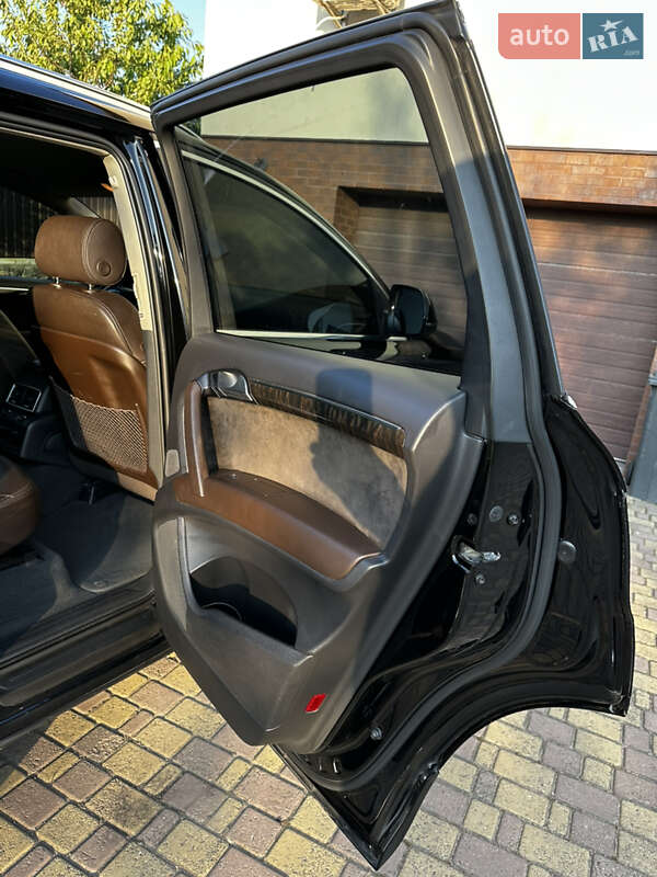 Позашляховик / Кросовер Audi Q7 2015 в Умані