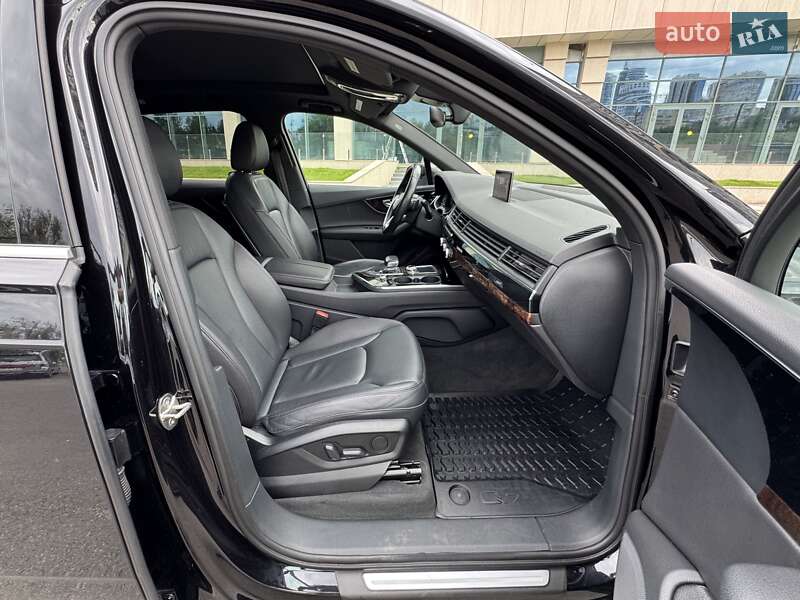 Позашляховик / Кросовер Audi Q7 2016 в Дніпрі