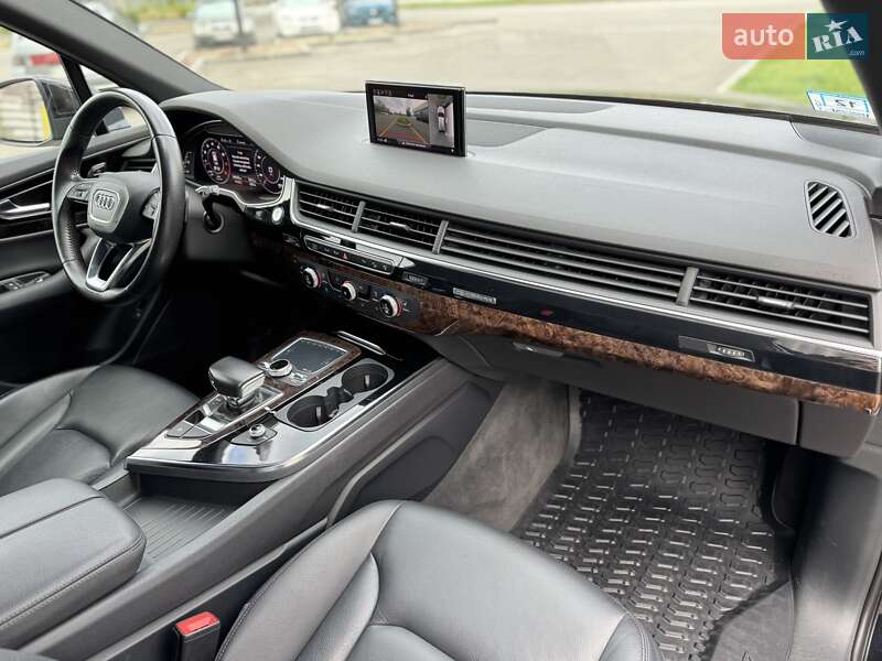 Позашляховик / Кросовер Audi Q7 2016 в Дніпрі