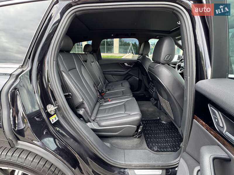 Позашляховик / Кросовер Audi Q7 2016 в Дніпрі