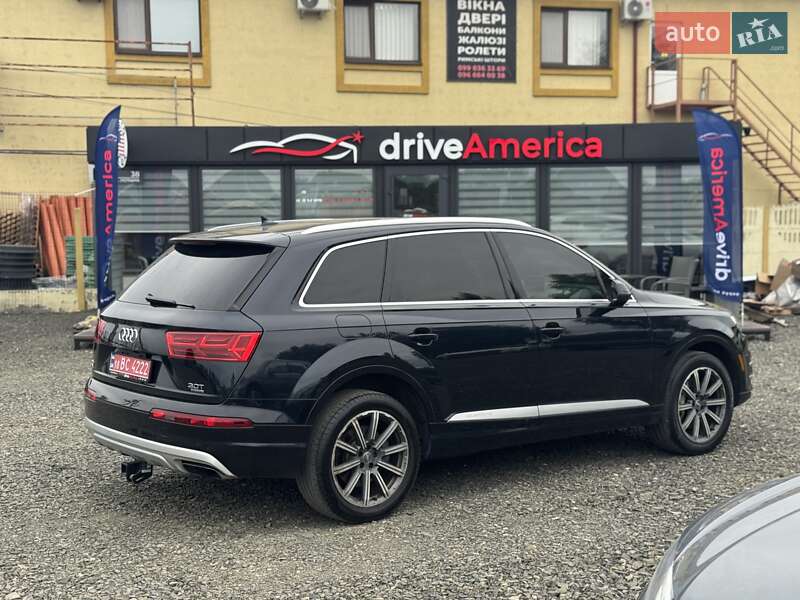 Внедорожник / Кроссовер Audi Q7 2016 в 