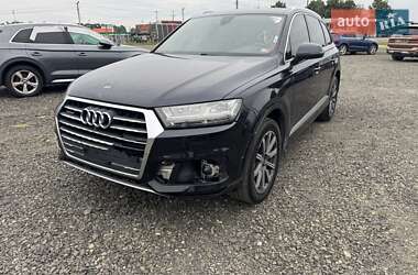 Внедорожник / Кроссовер Audi Q7 2016 в 
