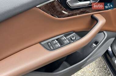 Внедорожник / Кроссовер Audi Q7 2016 в 