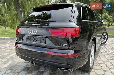 Позашляховик / Кросовер Audi Q7 2016 в 