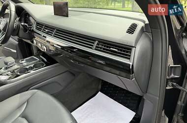 Позашляховик / Кросовер Audi Q7 2016 в 