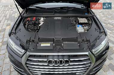 Позашляховик / Кросовер Audi Q7 2016 в 