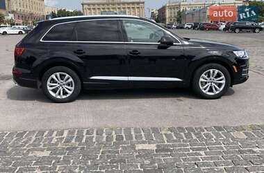 Позашляховик / Кросовер Audi Q7 2017 в 