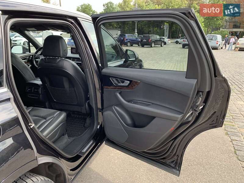 Внедорожник / Кроссовер Audi Q7 2017 в Харькове