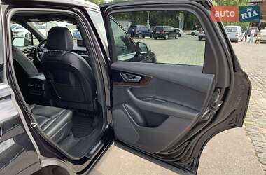 Позашляховик / Кросовер Audi Q7 2017 в 