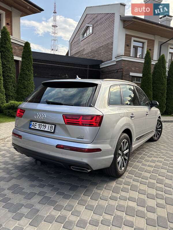 Позашляховик / Кросовер Audi Q7 2016 в Дніпрі