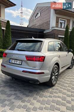 Внедорожник / Кроссовер Audi Q7 2016 в 