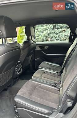 Внедорожник / Кроссовер Audi Q7 2016 в 