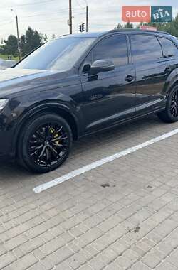 Внедорожник / Кроссовер Audi Q7 2019 в 