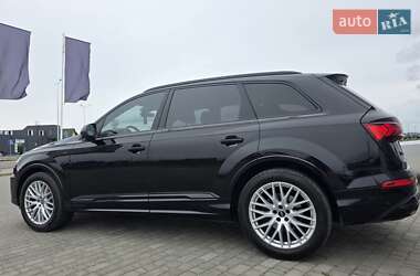 Позашляховик / Кросовер Audi Q7 2020 в 