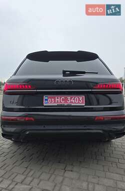 Позашляховик / Кросовер Audi Q7 2020 в 