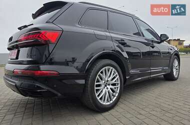 Позашляховик / Кросовер Audi Q7 2020 в 