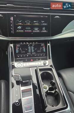 Позашляховик / Кросовер Audi Q7 2020 в 