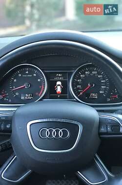 Позашляховик / Кросовер Audi Q7 2015 в 