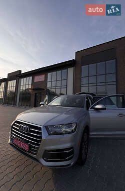 Внедорожник / Кроссовер Audi Q7 2017 в 
